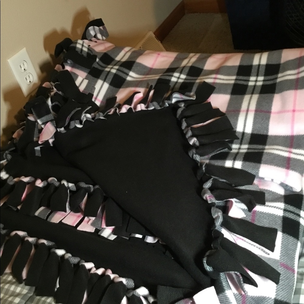 No Sew/No Tie Blanket